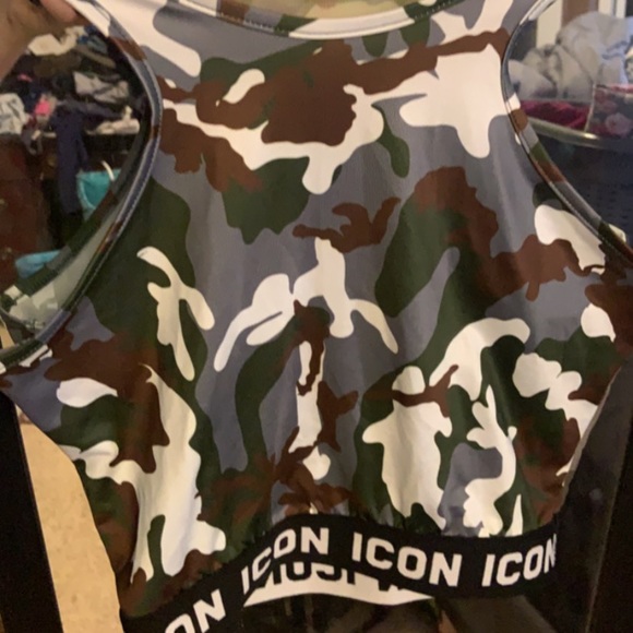 ICON CLOTHING SET - Picture 2 of 3